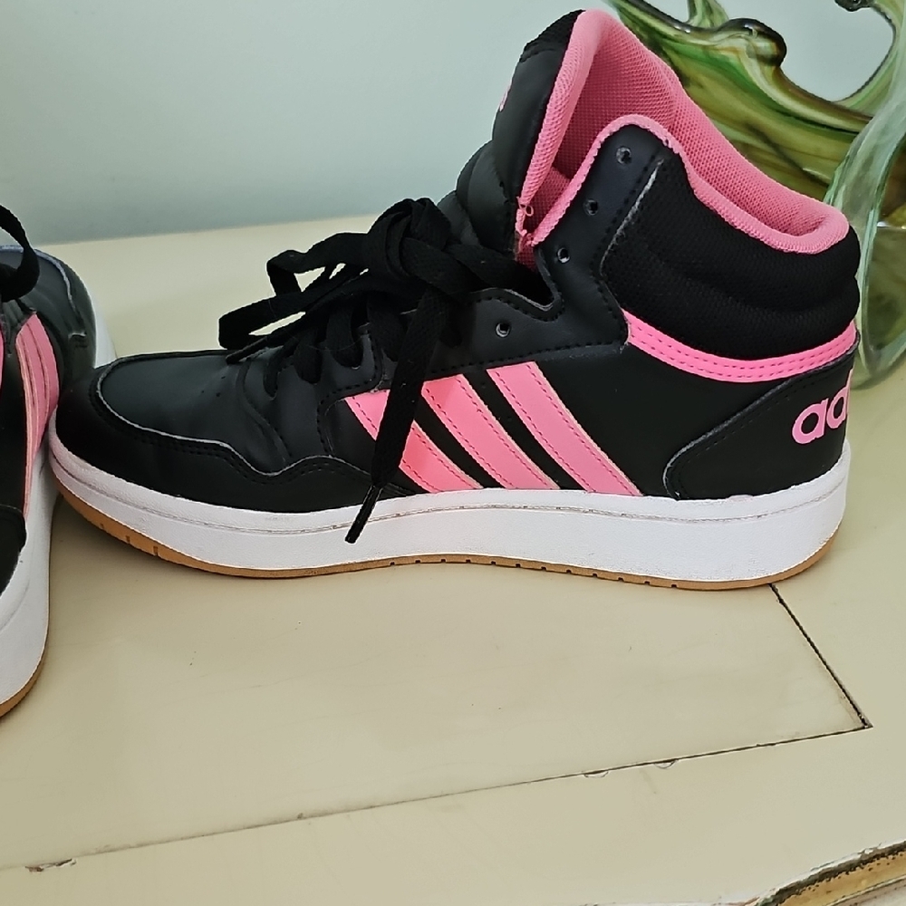 NWOT  Adidas Black Pink High-Tops Sneakers Size 4 Athletic Sports Tennis Shoes - Picture 4 of 8